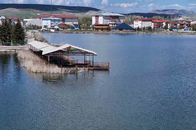 Göçmen kuşların durağı kuruma noktasına gelmişti, şimdi ise dolup taştı