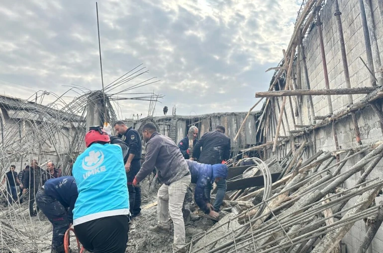 Göçük altından çıkarılan 2 çocuk işçi hayatını kaybetti