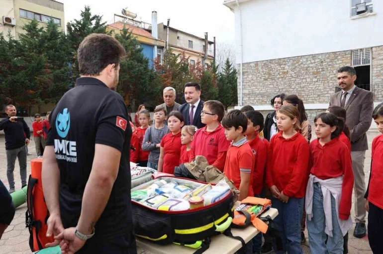 Gökçeada’da çocuklar sağlık ve afet konularında bilgilendirildi