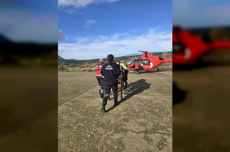 Gökçeada’da rahatsızlanan hasta helikopter ambulansla Çanakkale’ye sevk edildi