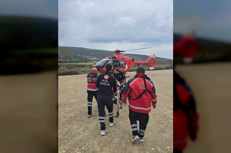 Gökçeada’da rahatsızlanan iki hasta helikopter ambulansla Çanakkale’ye sevk edildi