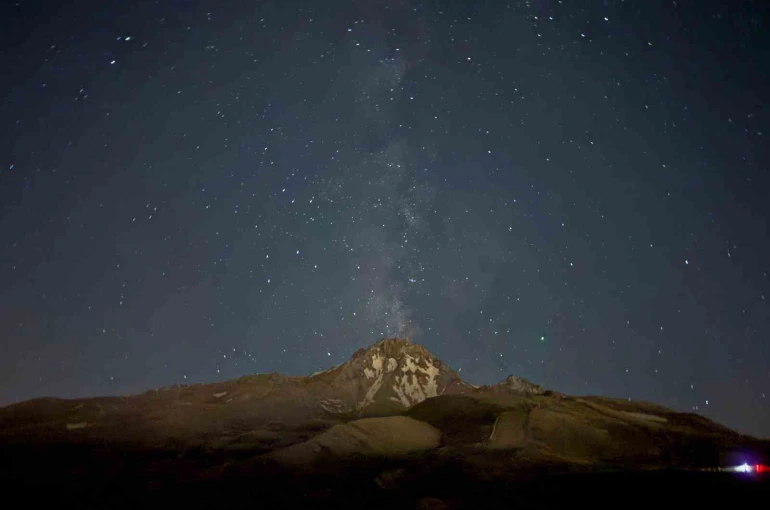 Gökyüzü tutkunları, Perseid meteor yağmurunu Erciyes’te takip etti 