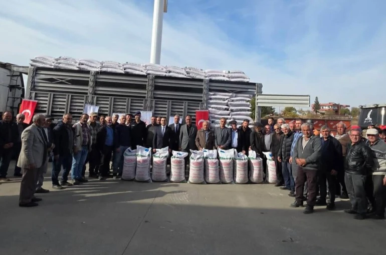 Gölbaşı çiftçisine 50 ton nohut tohumu dağıtıldı