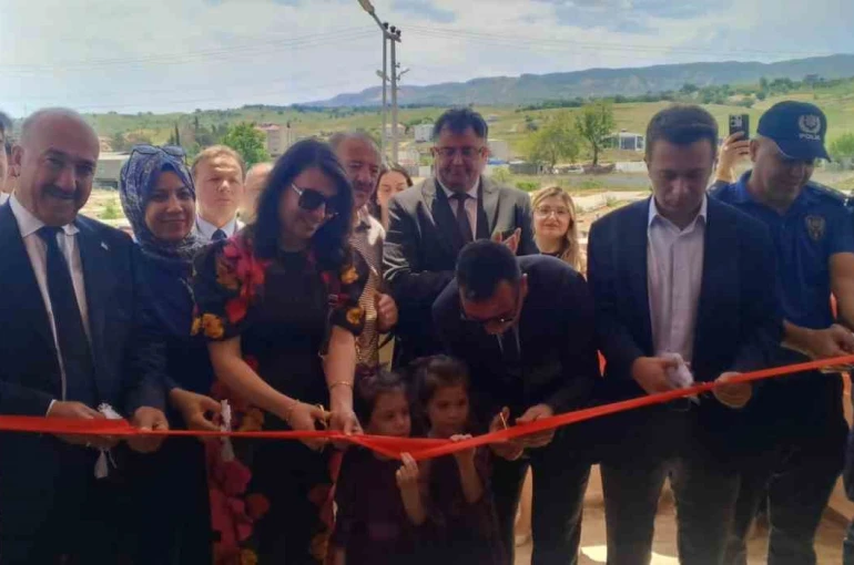 Gölbaşı Halk Eğitim Merkezi yılsonu sergisi açıldı