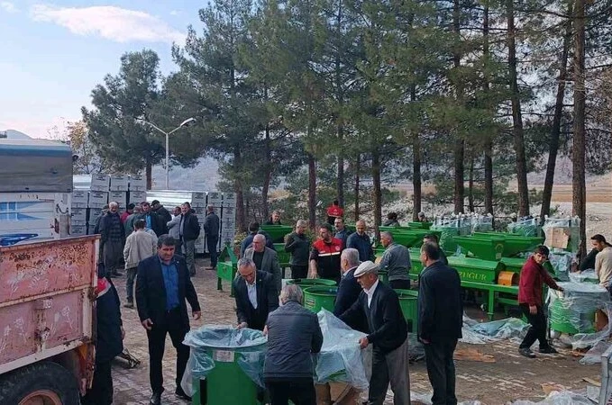 Gölbaşı’nda çiftçilere makine ve ekipman desteği