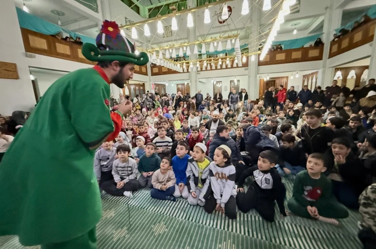 Gölcüklü çocuklar Ramazan coşkusunu camilerde yaşıyor