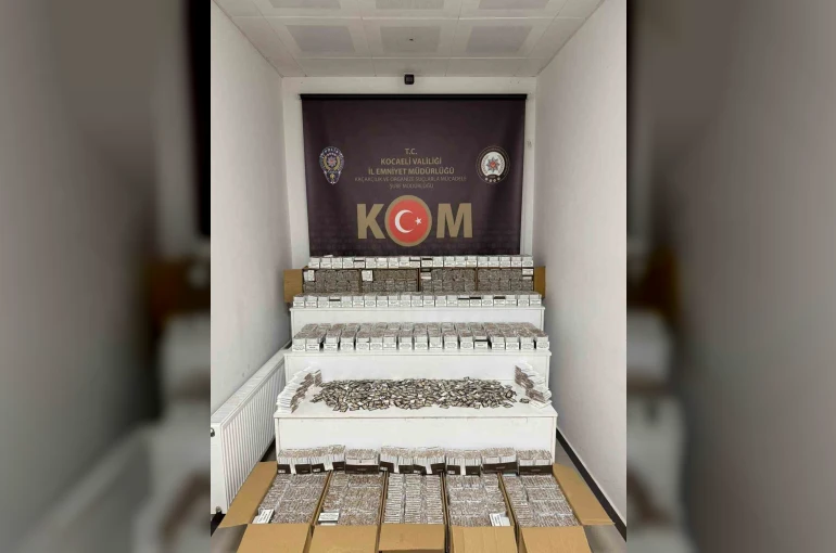 Gölcük’te bin 912 bandrol ile 206 bin 300 makaron ele geçirildi