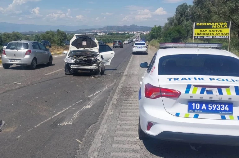 Gömeç’te iki otomobil çarpıştı: 2 yaralı