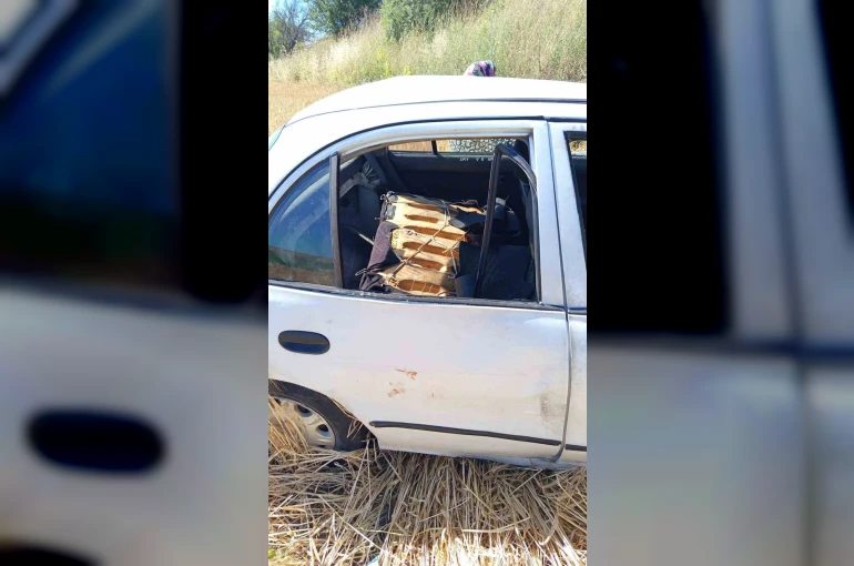 Gönen’de Trafik Kazası, araç yol kenarına savruldu, 5 kişi yaralandı