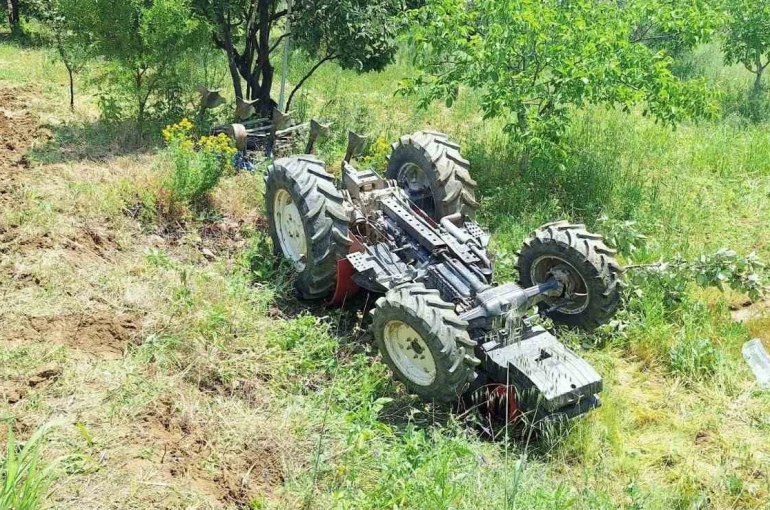Gördes’te traktör kazası: 1 ağır yaralı 