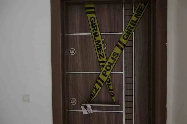 Göreve gelmeyen polis memuru, kendisini kontrol için gelen mesai arkadaşları tarafından ölü bulundu