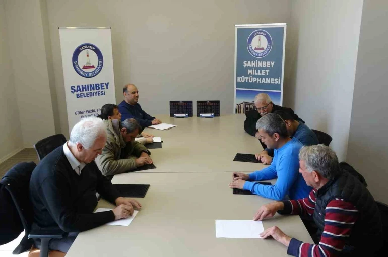 Görme engeliler Braille alfabesi öğreniyor