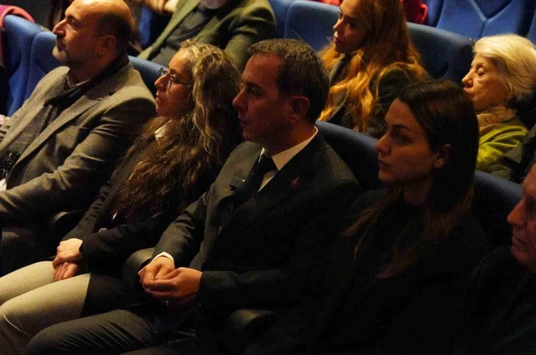 Görme Engelli Ressamın Braille tekniğiyle yaptığı resimler beğeni topladı