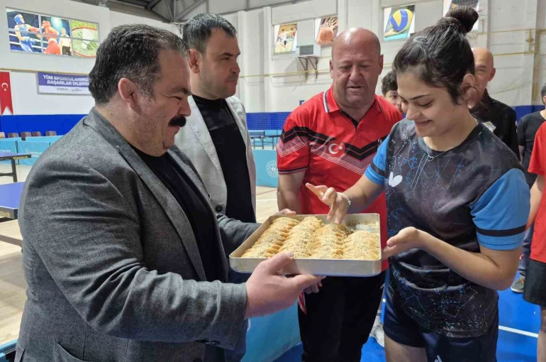 Gözel’den Sivas’taki milli sporculara moral ziyareti