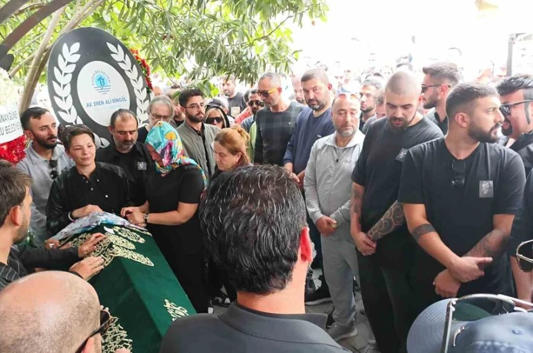 Güllü son yolculuğuna uğurlanıyor