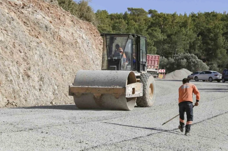 Gülnar’da 5 mahalleyi birbirine bağlayan yol yenilendi