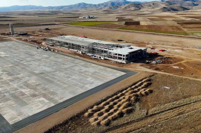 Gümüşhane ve Bayburt’un dünyaya açılacak kapısı olan havalimanı hızla yükseliyor