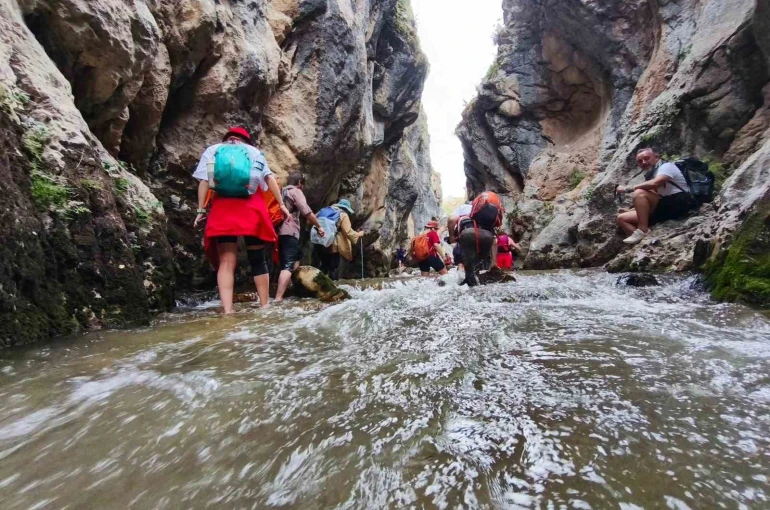 Gümüşhane’de doğaseverler Yılanlı Kanyon’u keşfetti