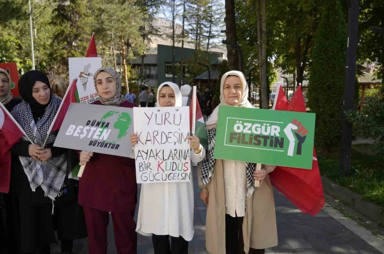 Gümüşhane’de kadınlardan "Gazze İçin Sessiz Çığlık" yürüyüşü