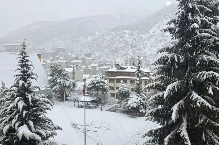 Gümüşhane’de kar nedeniyle 193 köy yolu ulaşıma kapandı