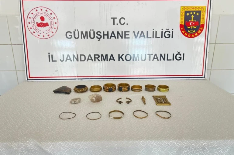 Gümüşhane’de tarihi eser operasyonunda çok sayıda obje ele geçirildi