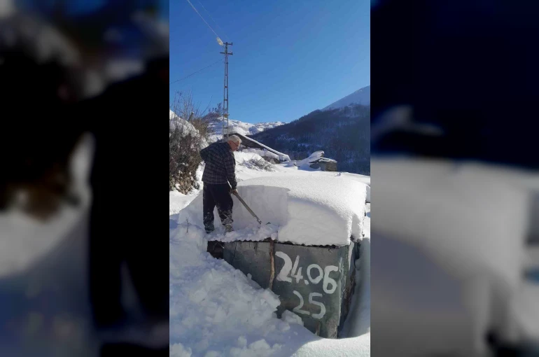 Gümüşhane’de vatandaşların zorlu kış mesaisi