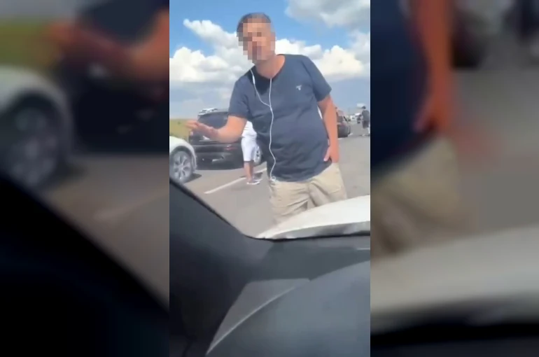 Gurbetçiler sınır kuyruğunda birbirine girdi