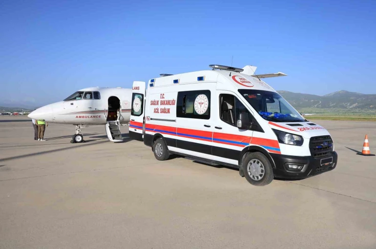 Hacda rahatsızlanan vatandaş ambulans uçakla Türkiye’ye getirildi
