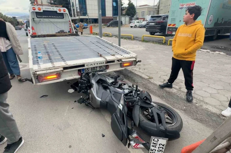 Hafif ticari araç ile çarpışan motosikletin sürücüsü yaralandı