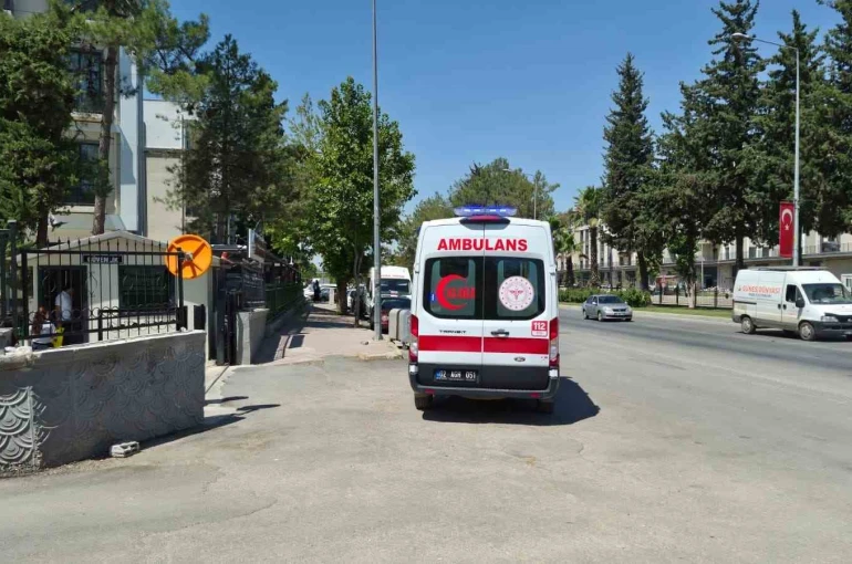 Hafif ticari aracın çarptığı yaya yaralandı