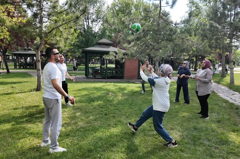 Hafta sonunda ekranlar kapandı, parklar doldu