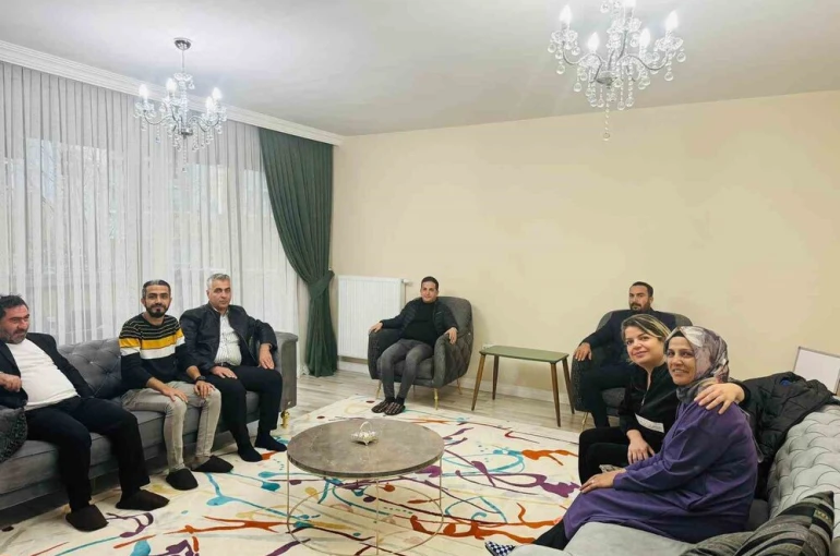 Hak-İş İl Başkanı Aküzüm, hasta üyeleriyle görüştü