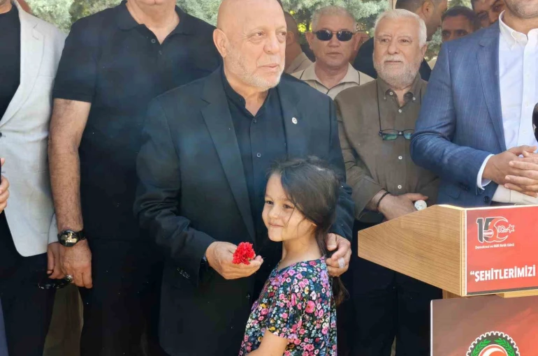 HAK-İş’ten 15 Temmuz Şehitliği’ne ziyaret