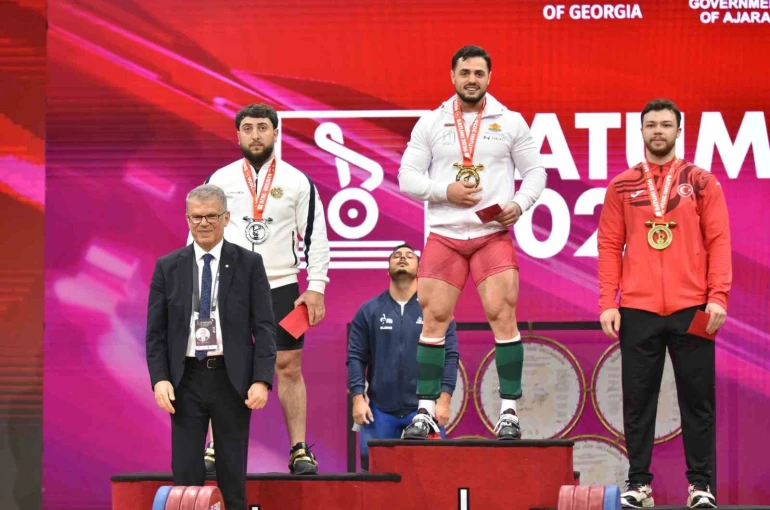 Hakan Şükrü Kurnaz, koparmada bronz kazandı