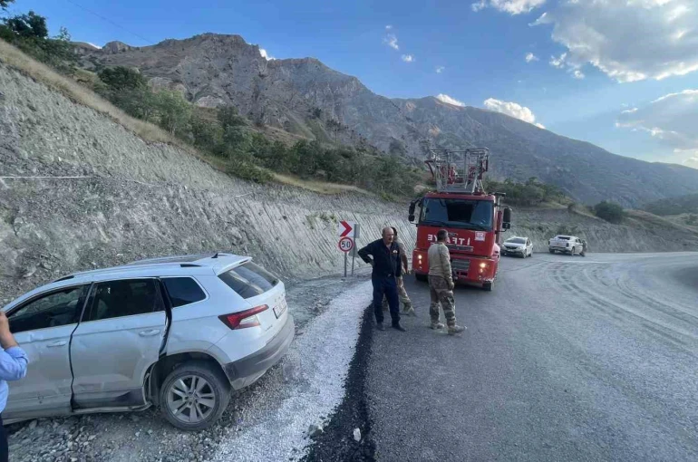Hakkari-Van karayolunda trafik kazası: 3 yaralı 