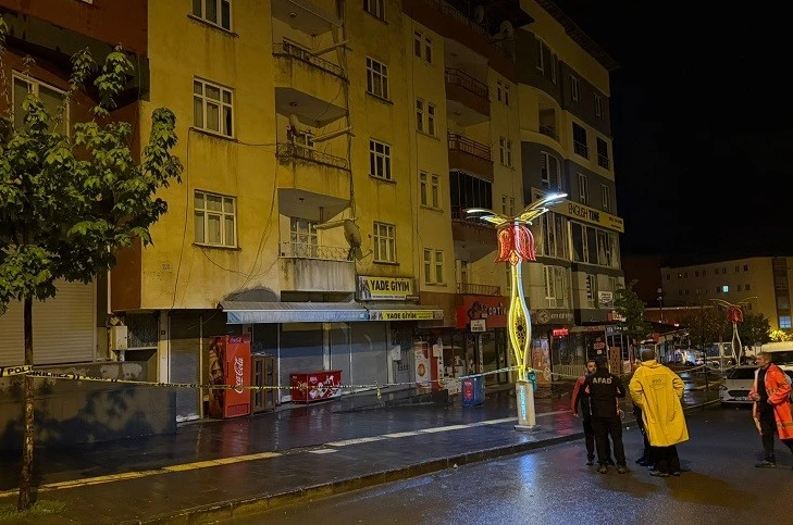 Hakkari’de 6 bina çökme riski nedeniyle tahliye edildi