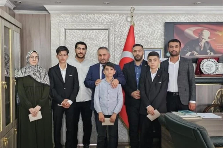 Hakkari’de "Kur’an-ı Kerim’i Yüzünden Güzel Okuma ve Hafızlık Yarışması" yapıldı