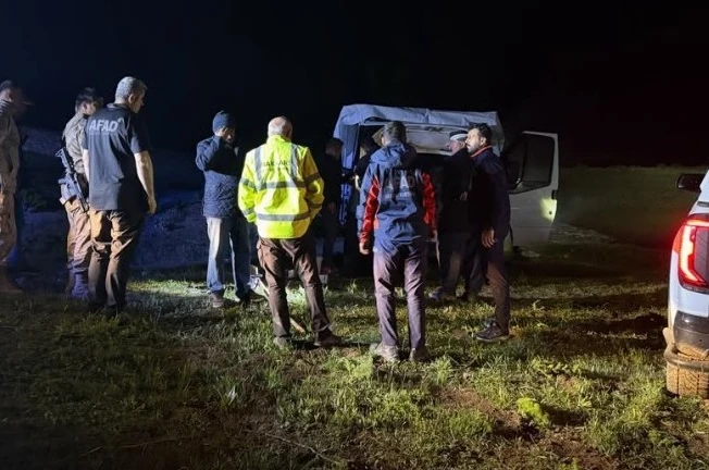 Hakkâri’de mahsur kalan 8 vatandaş kurtarıldı