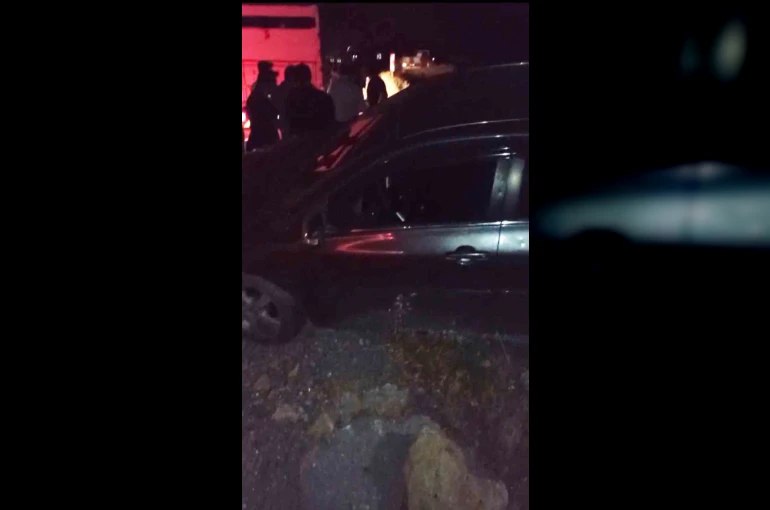 Hakkari’de otomobil şarampole yuvarlandı