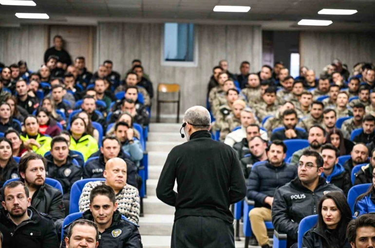 Hakkâri’de polislere farkındalık eğitimi
