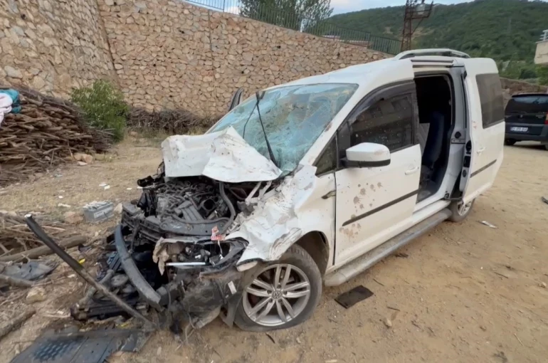 Hakkari’de trafik kazası: 3 yaralı