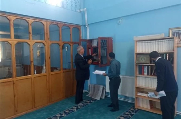 Hakkari’deki camilerde kitaplık çalışması tamamlandı