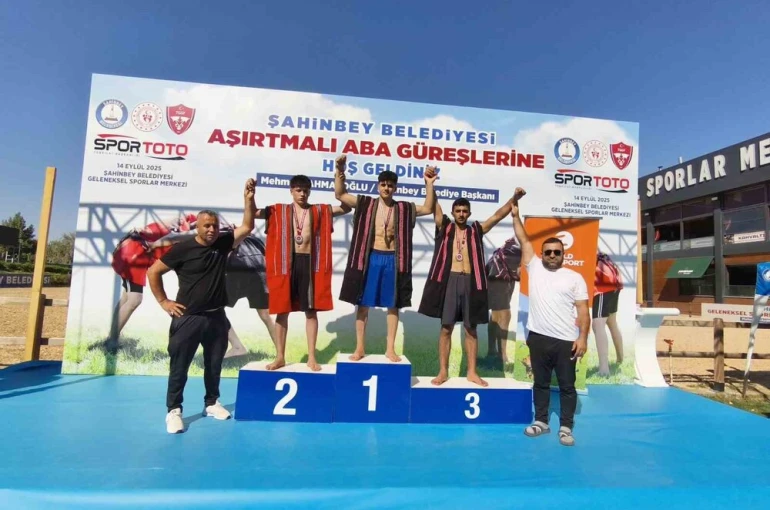 Hakkarili sporcular 5 madalyayla kente döndü