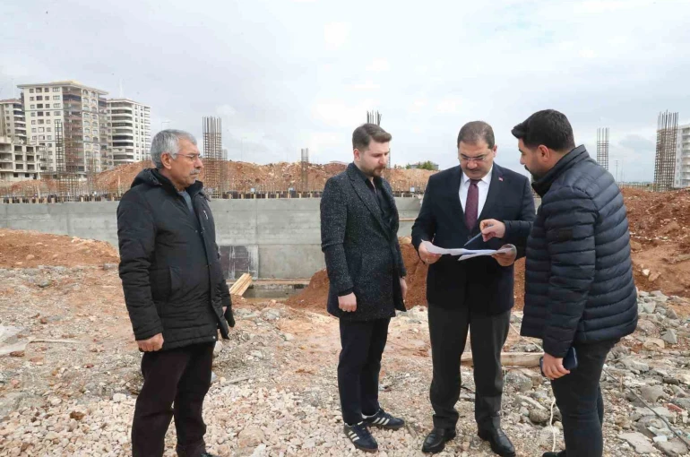 Haliliye’de yarı olimpik yüzme havuzunda yapım çalışmaları sürüyor