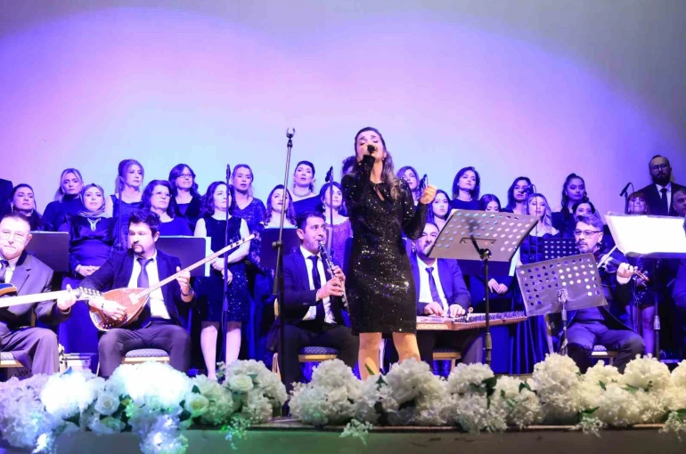 Halk korosu ilk konserini verdi