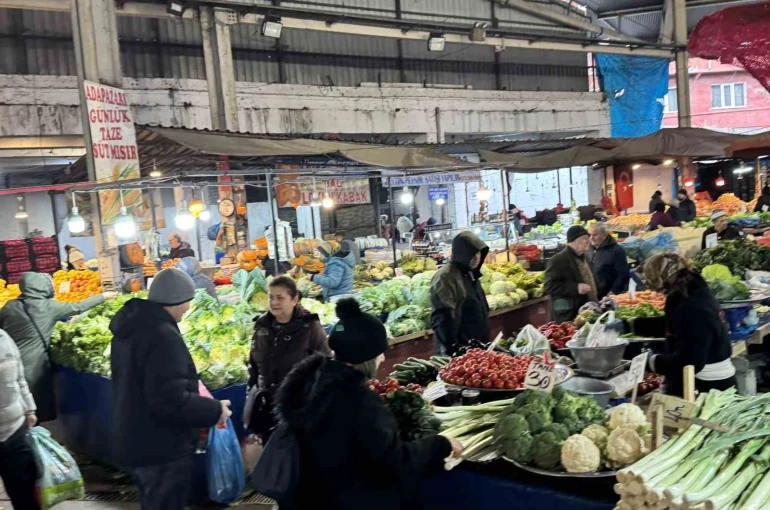 Halk pazarında fiyatlar market fiyatlarının altında kaldı