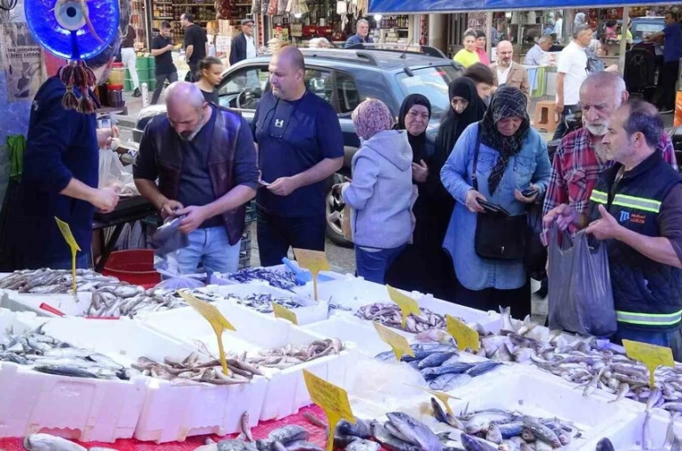 Hamside fiyat yarıya düştü, tezgahlarda yoğun ilgi
