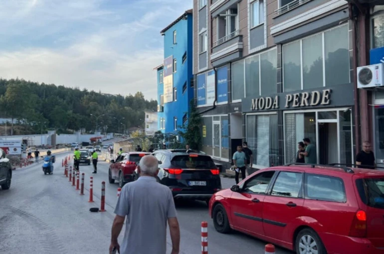 Hamsu Köprüsü’nde toprak kayması: Güvenlik önlemi alındı, trafik kapatıldı