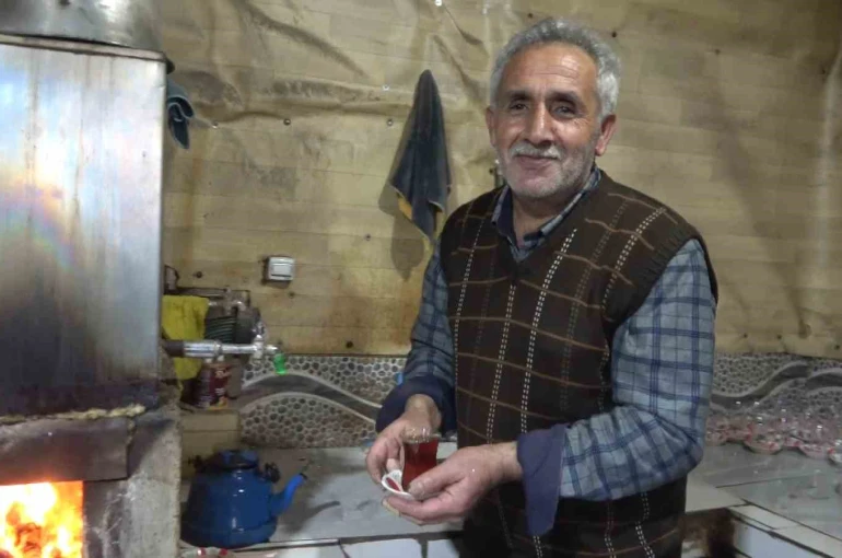 Hasköy’de 40 yıllık çay evi: Kağıt oyunu yok, satranç var