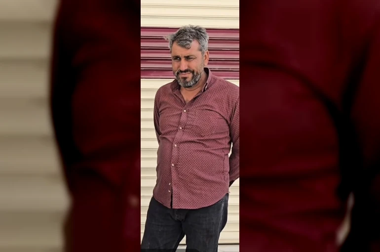 Hastalanan buzağısını veterinere götürürken kamyonetten düşürdü, her yerde onu arıyor